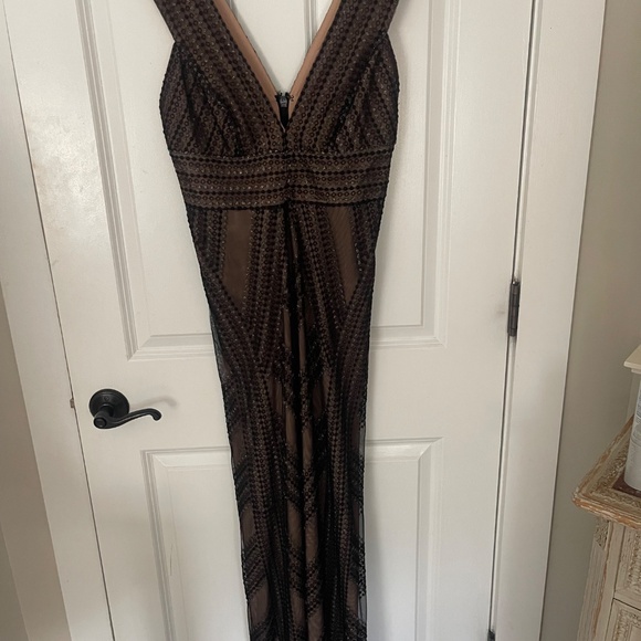 BCBGMAXAZRIA Black Mesh Beaded Illusion Gown – Size 6 - Picture 2 of 4